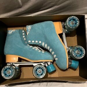 Candi Girl sea foam roller skates size 7